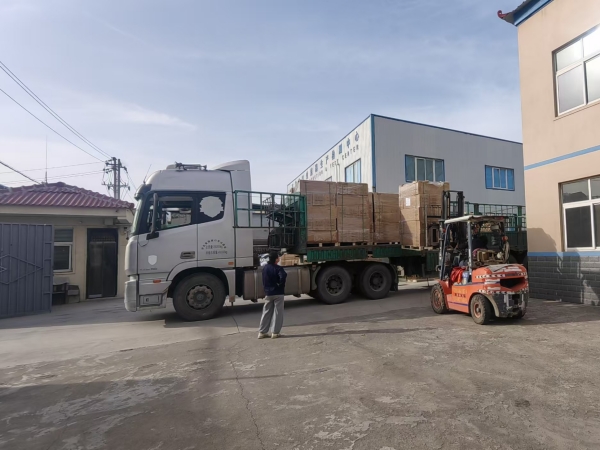 反滲透保安過濾器濾芯裝車發貨——新鄉北方濾器有限公司